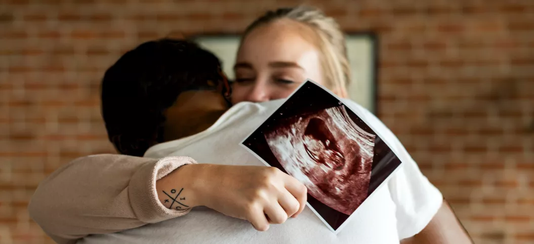 Couple en train d'attendre un enfant.